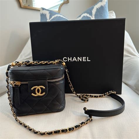 petit sac vanity chanel|Chanel vanity bag.